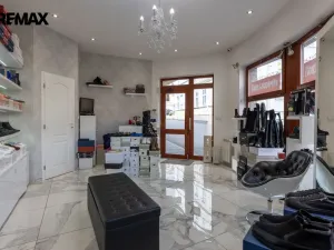 Prodej obchodního prostoru, Karlovy Vary, Zámecký vrch, 30 m2