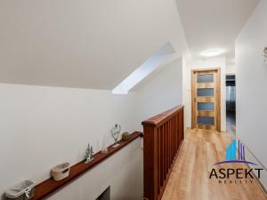 Prodej rodinného domu, Neumětely, V Chaloupkách, 220 m2