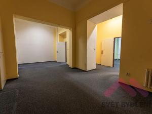 Pronájem kanceláře, Praha - Karlín, Peckova, 212 m2