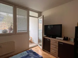 Prodej bytu 3+1, Karlovy Vary, Maďarská, 61 m2
