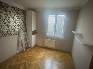 Prodej bytu 3+1, Karlovy Vary, Maďarská, 61 m2