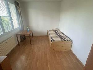 Prodej bytu 3+1, Karlovy Vary, Maďarská, 61 m2