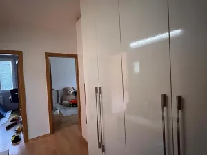 Prodej bytu 3+1, Karlovy Vary, Maďarská, 61 m2