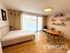 Pronájem bytu 1+kk, Praha - Dolní Chabry, Ústecká, 67 m2