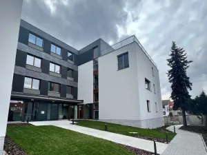 Pronájem bytu 1+kk, Praha - Dolní Chabry, Ústecká, 67 m2