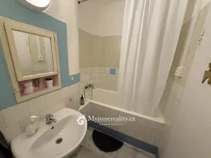 Pronájem obchodního prostoru, Zlín, náměstí Práce, 22 m2