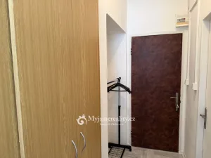 Pronájem obchodního prostoru, Zlín, náměstí Práce, 22 m2