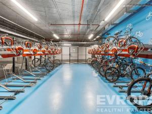 Pronájem kanceláře, Praha - Holešovice, Plynární, 500 m2