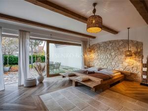 Prodej apartmánu, Lipí, 197 m2