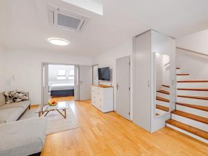 Pronájem bytu 3+kk, Praha - Karlín, Pernerova, 100 m2