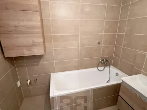 Prodej bytu 1+kk, Praha - Holešovice, V háji, 43 m2