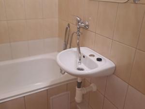 Pronájem bytu 1+kk, Hrádek nad Nisou, Pod tratí, 28 m2