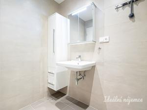 Pronájem bytu 3+kk, Praha - Krč, Hurbanova, 66 m2