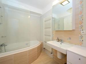 Pronájem bytu 3+kk, Praha - Kobylisy, Ke Stírce, 72 m2