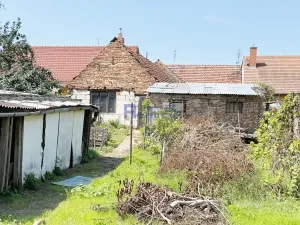 Prodej podílu pozemku pro bydlení, Pouzdřany, Hlavní, 902 m2