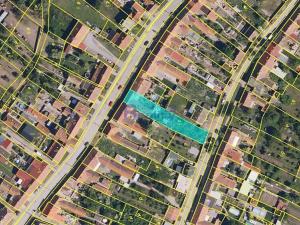 Prodej podílu pozemku pro bydlení, Pouzdřany, Hlavní, 902 m2