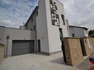 Prodej bytu 3+kk, Praha - Lhotka, Slepá I, 74 m2