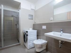 Pronájem bytu 2+kk, Praha - Letňany, Škrábkových, 41 m2