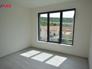 Pronájem bytu 2+kk, Praha - Karlín, U Sluncové, 56 m2