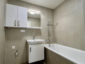 Pronájem bytu 2+kk, Opava - Předměstí, Císařského pluku, 56 m2