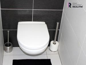 Pronájem bytu 2+kk, Karlovy Vary - Dvory, K. Kučery, 57 m2