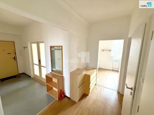 Pronájem bytu 3+1, Karlovy Vary - Rybáře, Majakovského, 79 m2