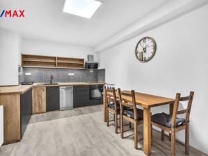 Pronájem bytu 2+1, Hradec Králové - Kukleny, Zelená, 61 m2