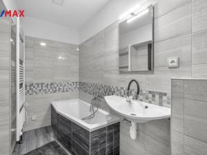 Pronájem bytu 2+1, Hradec Králové - Kukleny, Zelená, 61 m2