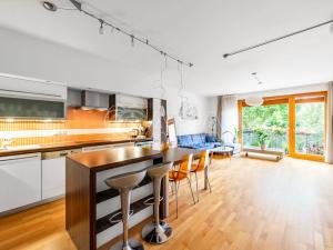 Pronájem bytu 2+kk, Praha - Liboc, Naardenská, 80 m2