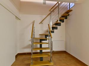 Pronájem komerční nemovitosti, Praha - Křeslice, Na rovině, 140 m2