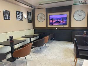 Pronájem restaurace, Teplice, Benešovo náměstí, 98 m2