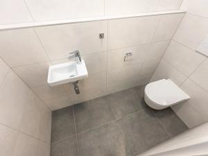 Pronájem bytu 2+kk, Praha - Karlín, Sokolova, 59 m2