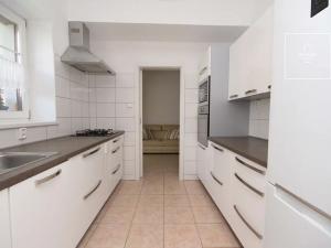 Pronájem rodinného domu, Praha - Suchdol, Havraní, 253 m2