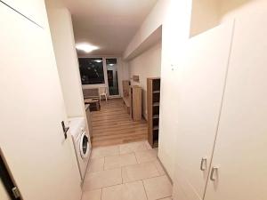 Pronájem bytu 1+kk, Praha - Radotín, Vrážská, 28 m2