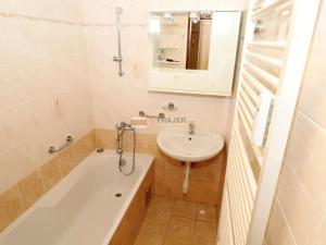 Pronájem bytu 2+1, Praha - Vokovice, Kladenská, 60 m2