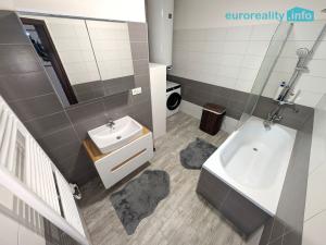 Pronájem bytu 4+kk, Vochov, 81 m2