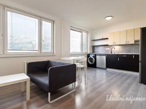 Pronájem bytu 1+kk, Praha - Záběhlice, Topolová, 30 m2