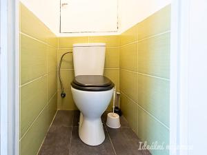 Pronájem bytu 1+kk, Praha - Záběhlice, Topolová, 30 m2