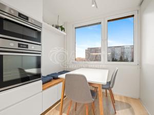 Pronájem bytu 3+1, Praha - Kobylisy, Střekovská, 64 m2