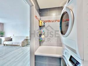 Pronájem bytu 2+kk, Praha - Kobylisy, Bojasova, 46 m2