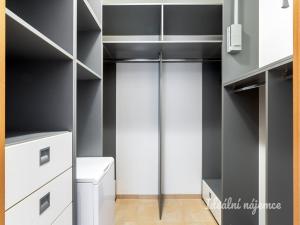 Pronájem bytu 1+kk, Praha - Prosek, Valečovská, 48 m2