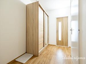 Pronájem bytu 2+kk, Praha - Kobylisy, Šiškova, 45 m2