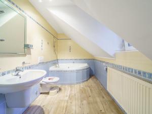 Prodej bytu 4+kk, Karlovy Vary, Pražská silnice, 98 m2