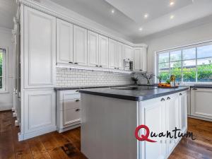 Prodej rodinného domu, Praha - Horní Počernice, Na Myšině, 327 m2