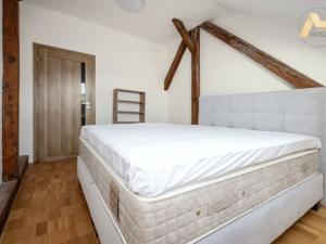 Pronájem bytu 3+kk, Písek, Husovo nám., 70 m2