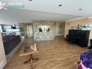 Prodej rodinného domu, Mrsklesy, 437 m2