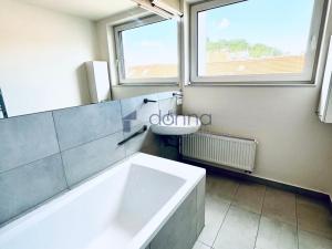 Pronájem bytu 2+kk, Praha, Křížová, 66 m2