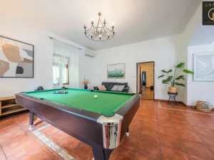 Prodej rodinného domu, Roztoky, 300 m2