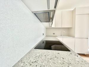 Pronájem bytu 2+kk, Praha - Smíchov, Grafická, 70 m2