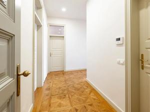 Pronájem bytu 3+1, Praha - Nové Město, Bolzanova, 93 m2